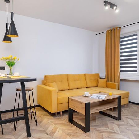 City Center One-Bedroom Apartment With Bathtub By Noclegi Renters Rzeszow Ngoại thất bức ảnh